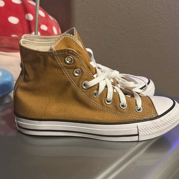 Converse High Top - Picture 1 of 5